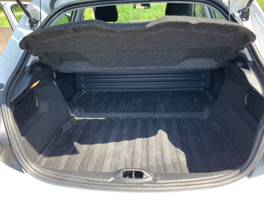 Peugeot 208 affaire - 1.6 BLUEHDI 100 PREMIUM PACK